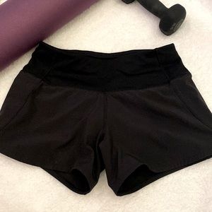 🎩Lululemon Speed Up Shorts🎩